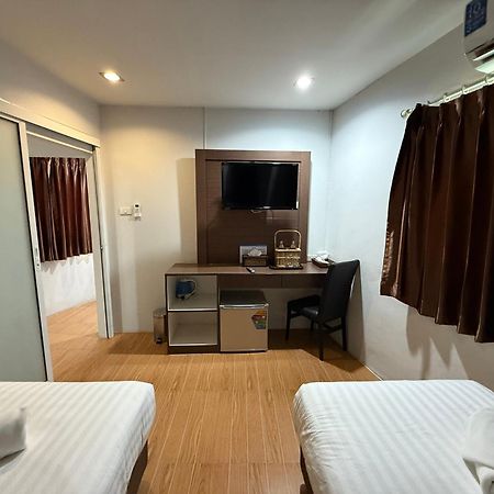 Bed By Cruise Hotel At Samakkhi-Tivanont Nonthaburi Exterior photo