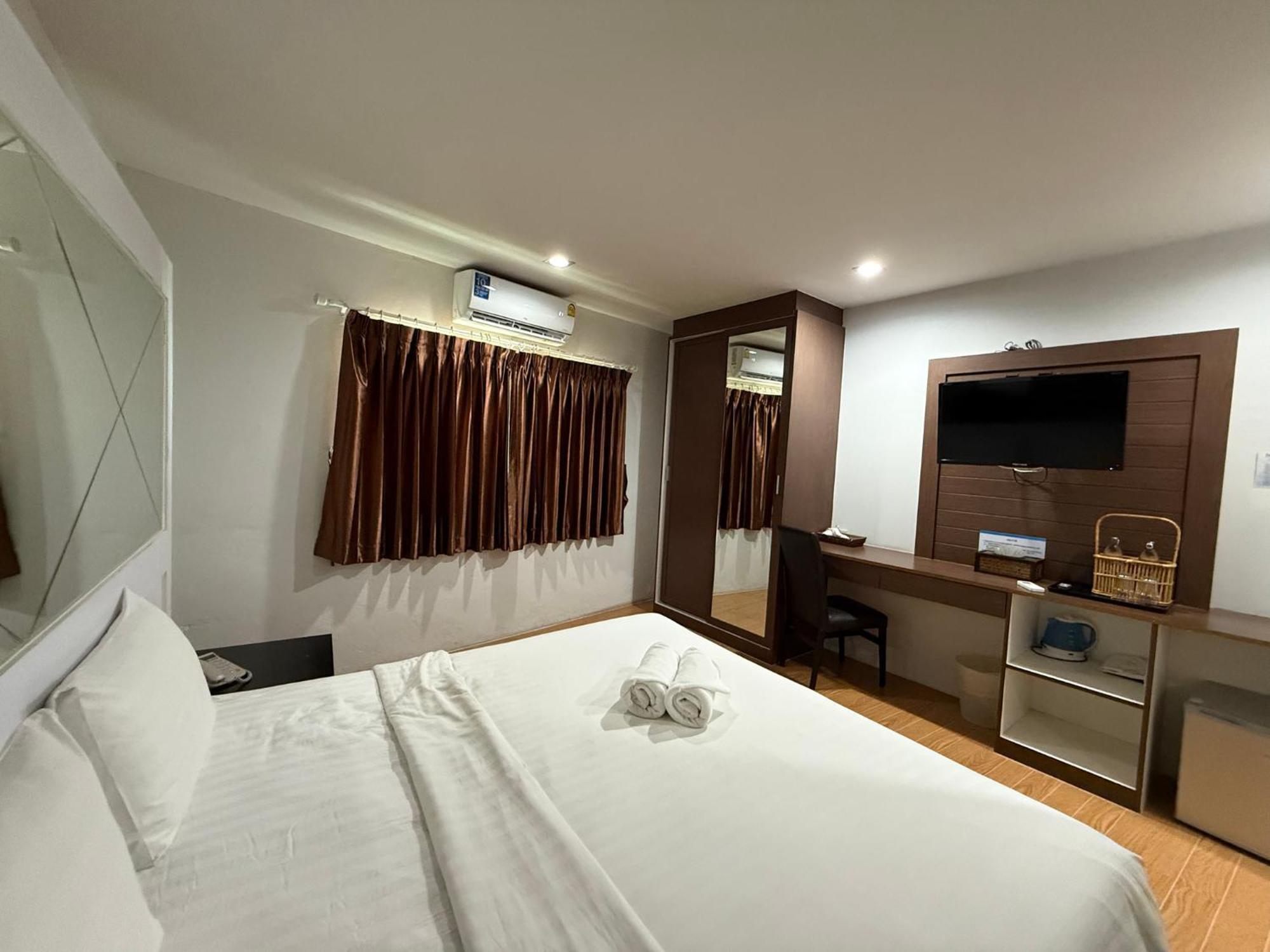 Bed By Cruise Hotel At Samakkhi-Tivanont Nonthaburi Exterior photo