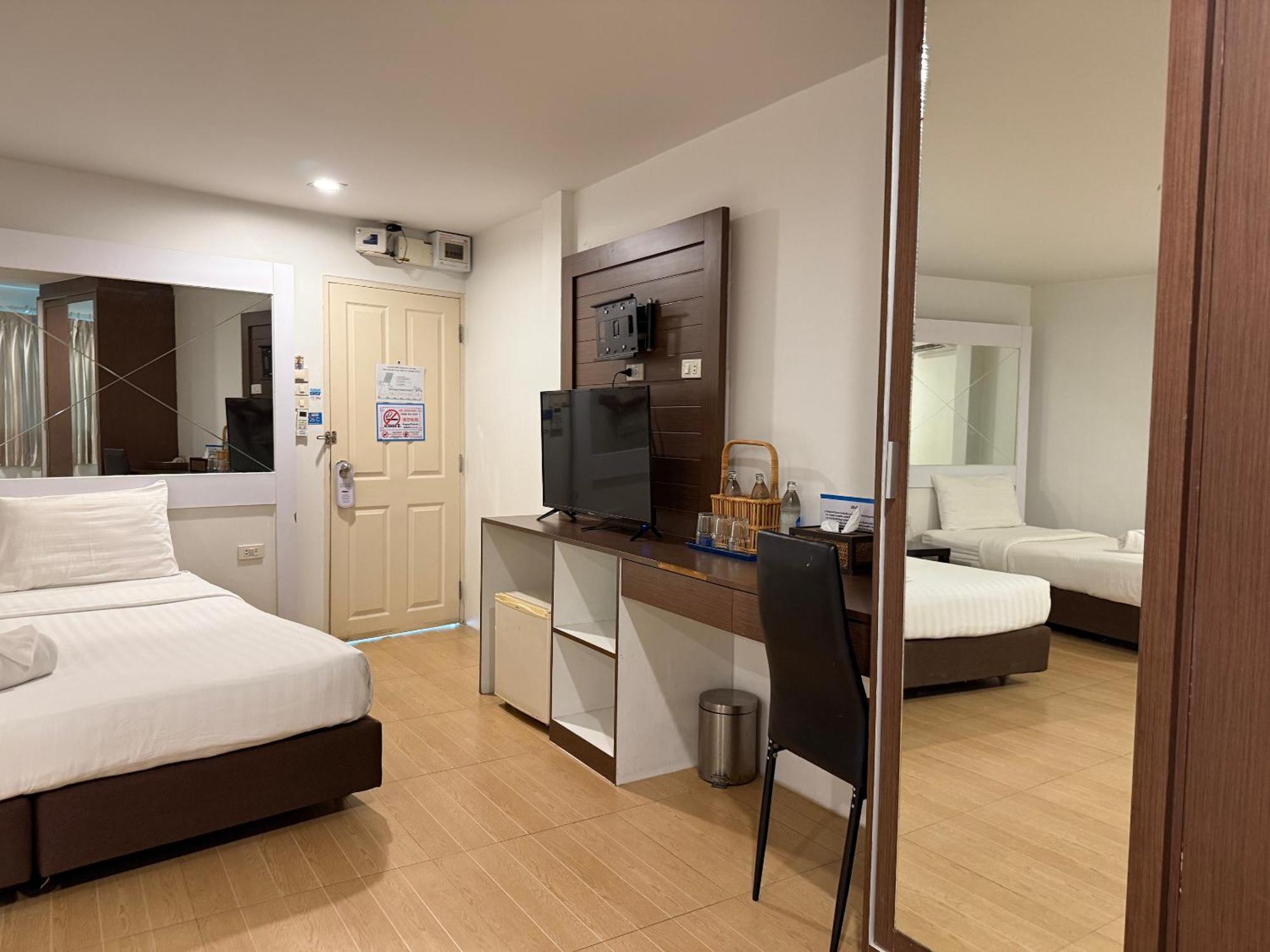 Bed By Cruise Hotel At Samakkhi-Tivanont Nonthaburi Exterior photo