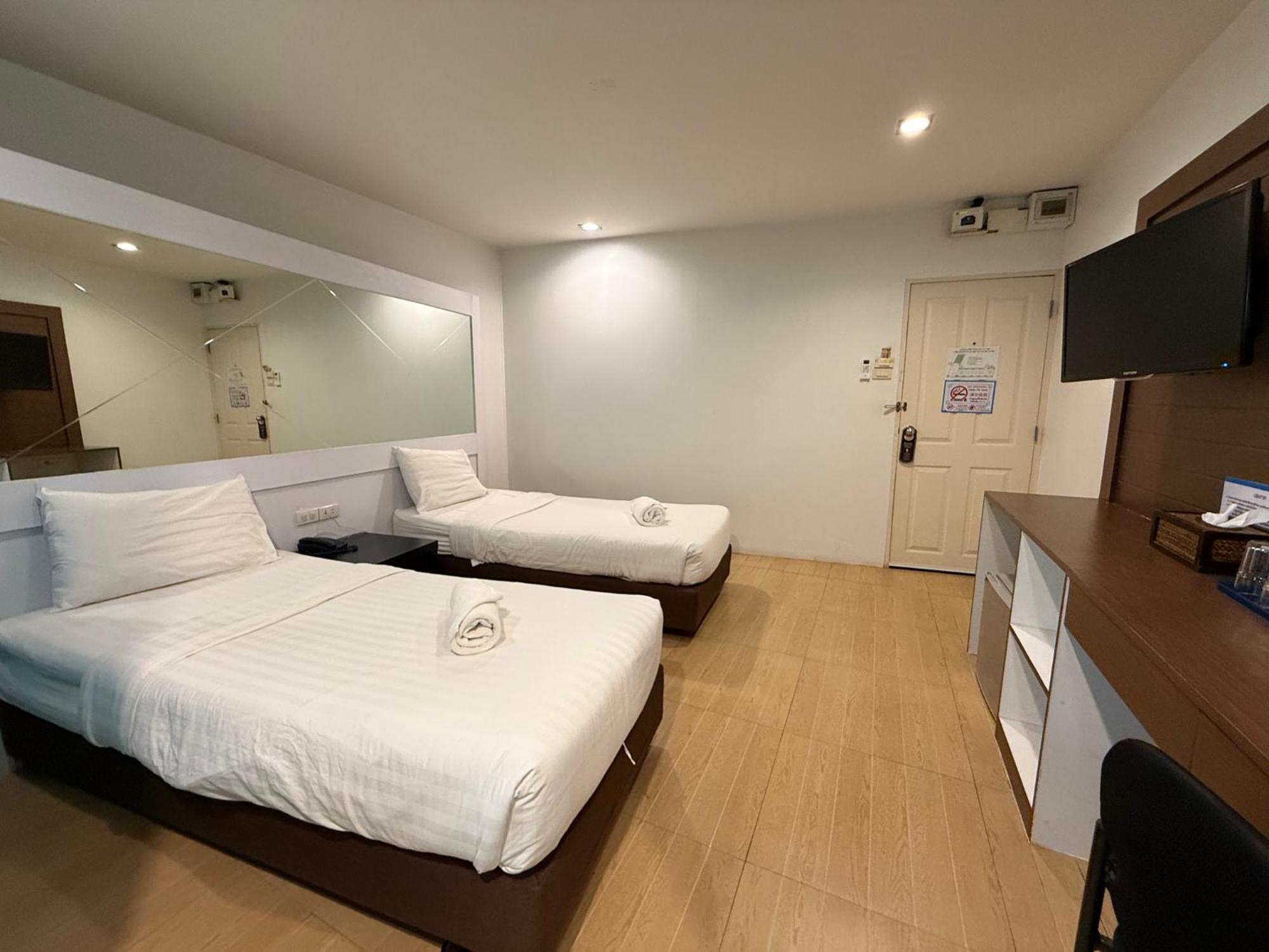 Bed By Cruise Hotel At Samakkhi-Tivanont Nonthaburi Exterior photo