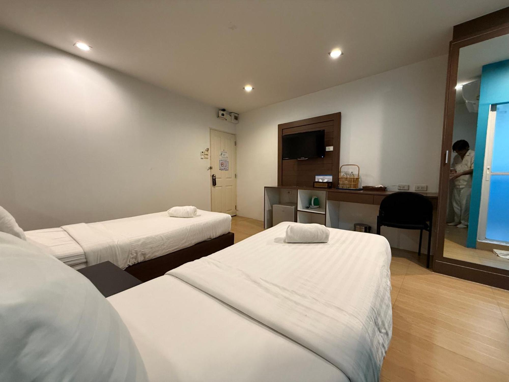 Bed By Cruise Hotel At Samakkhi-Tivanont Nonthaburi Exterior photo