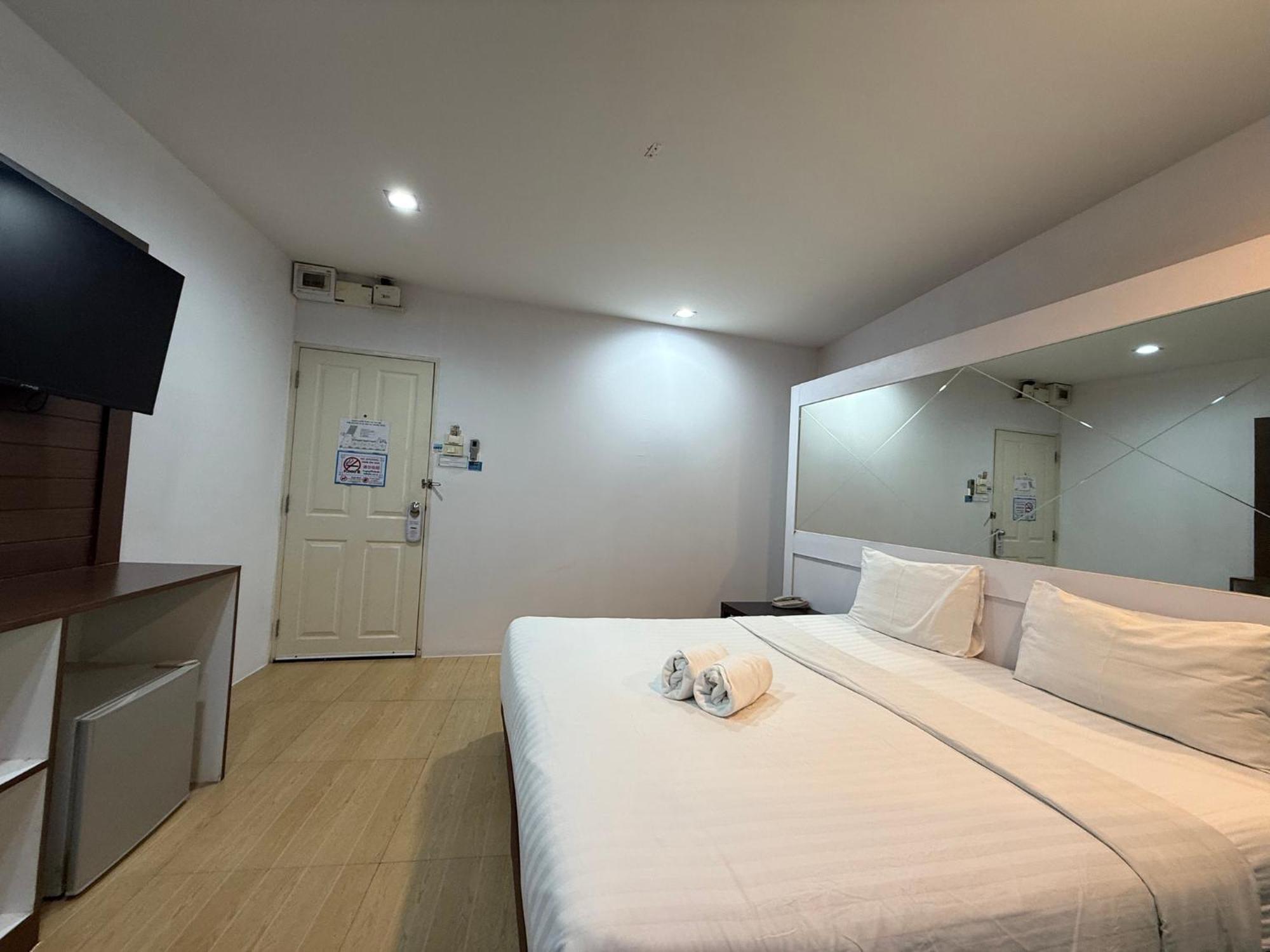 Bed By Cruise Hotel At Samakkhi-Tivanont Nonthaburi Exterior photo