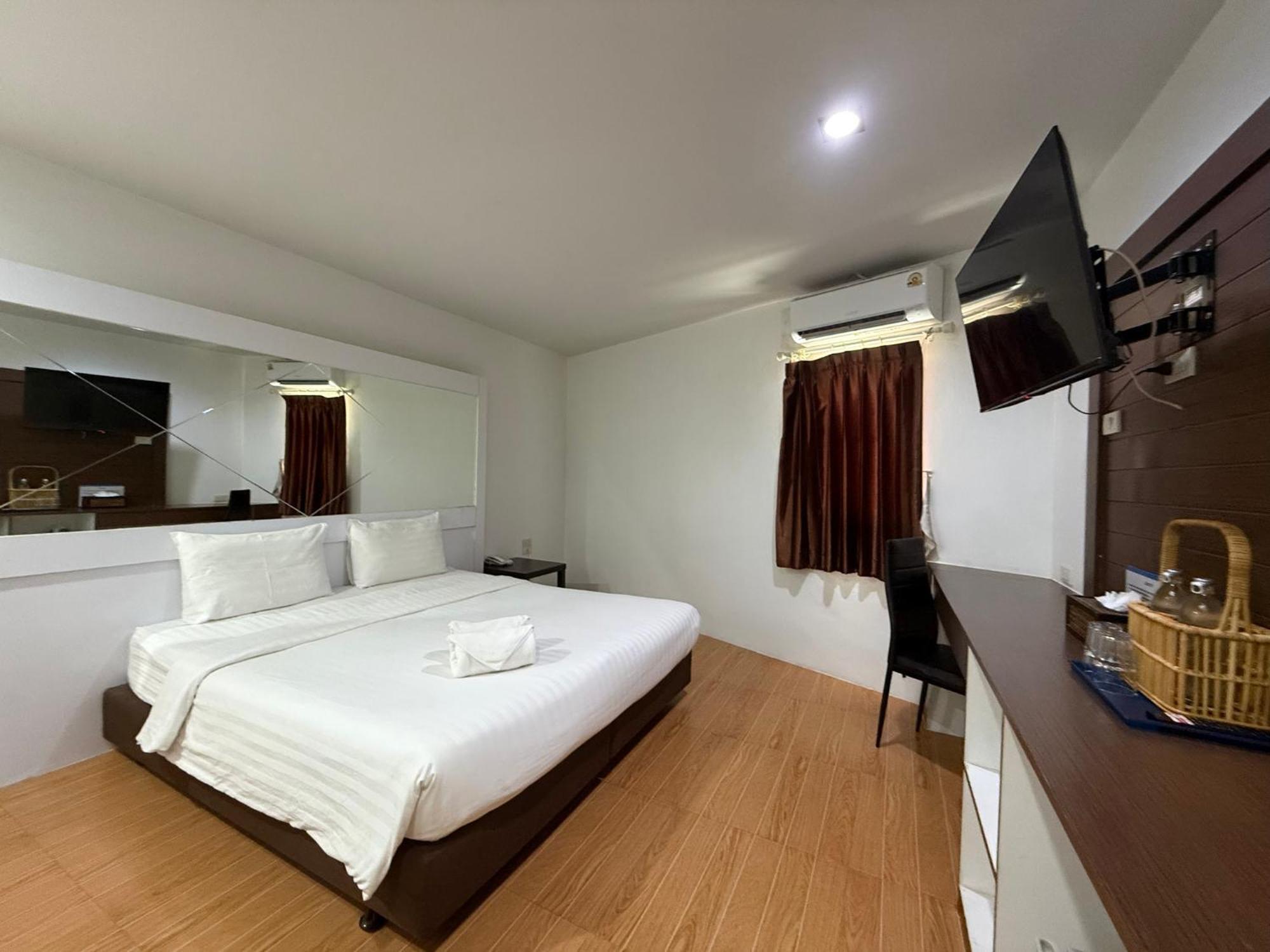 Bed By Cruise Hotel At Samakkhi-Tivanont Nonthaburi Exterior photo