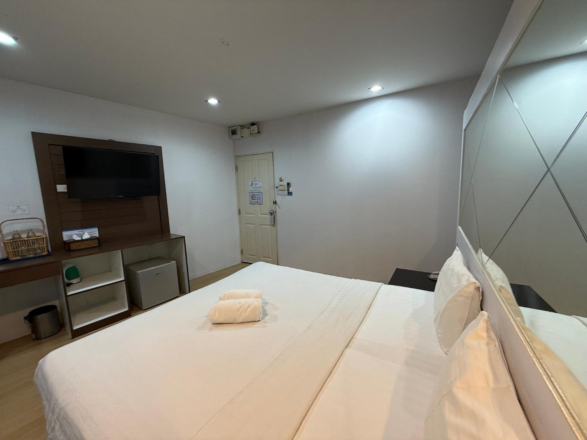Bed By Cruise Hotel At Samakkhi-Tivanont Nonthaburi Exterior photo