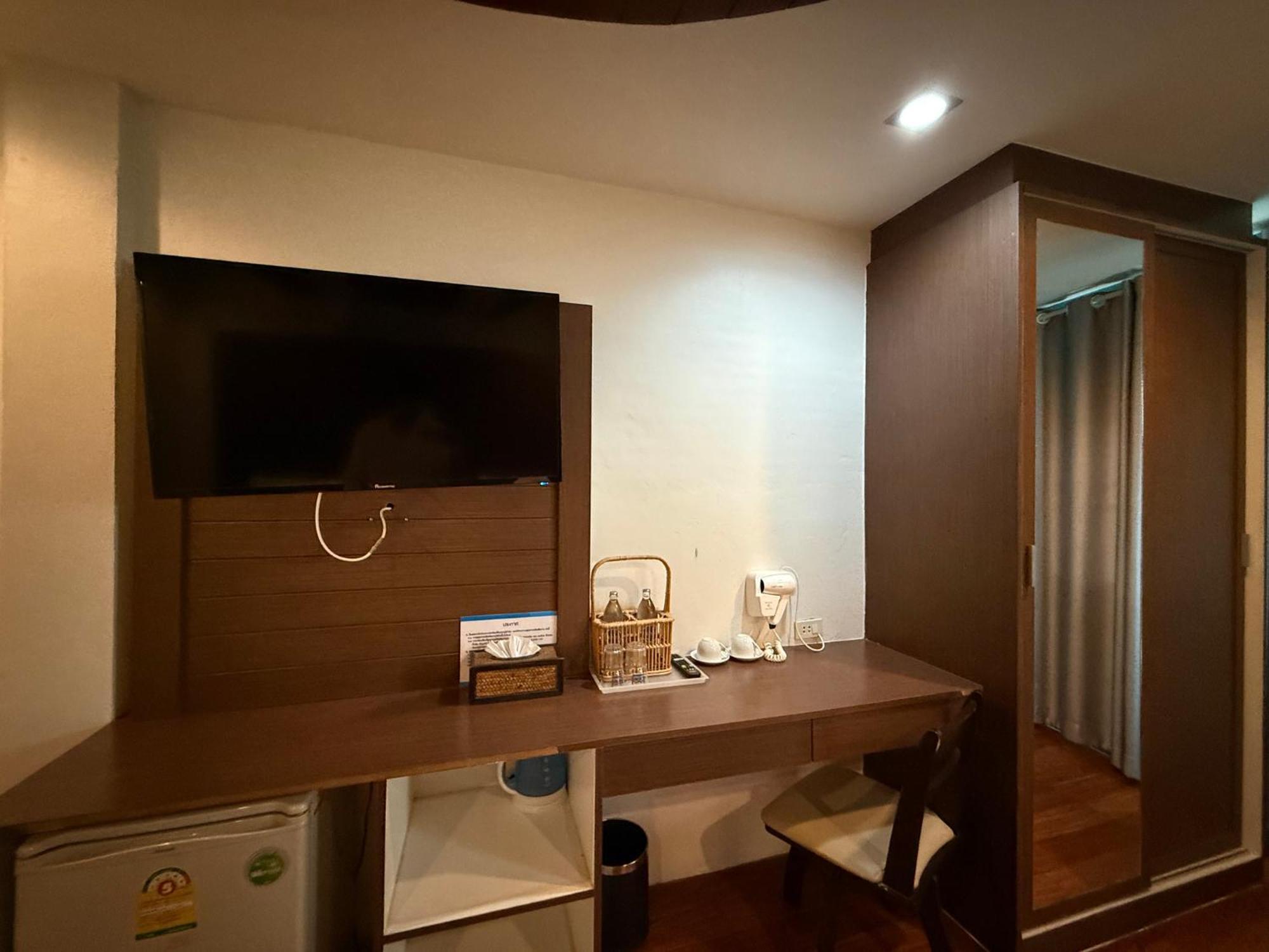 Bed By Cruise Hotel At Samakkhi-Tivanont Nonthaburi Exterior photo